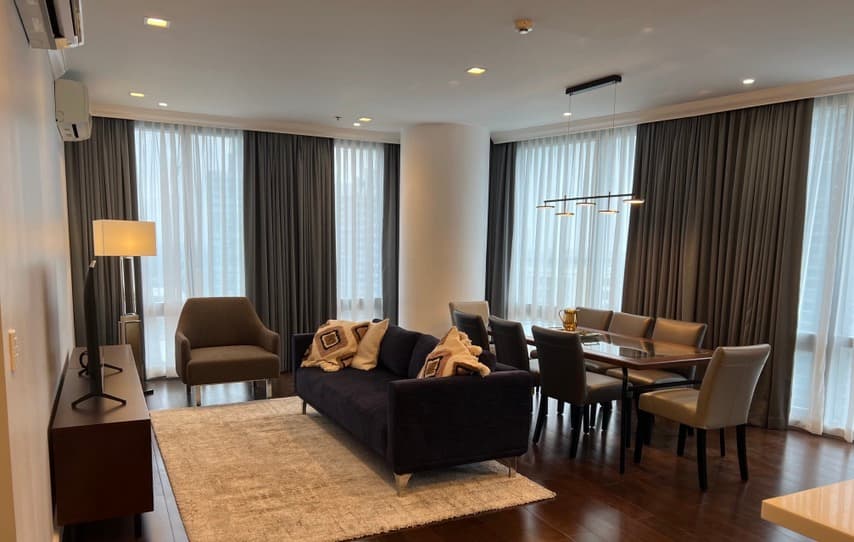 2BR Fully-furnished w/ Tandem Parking in BGC - The Suites